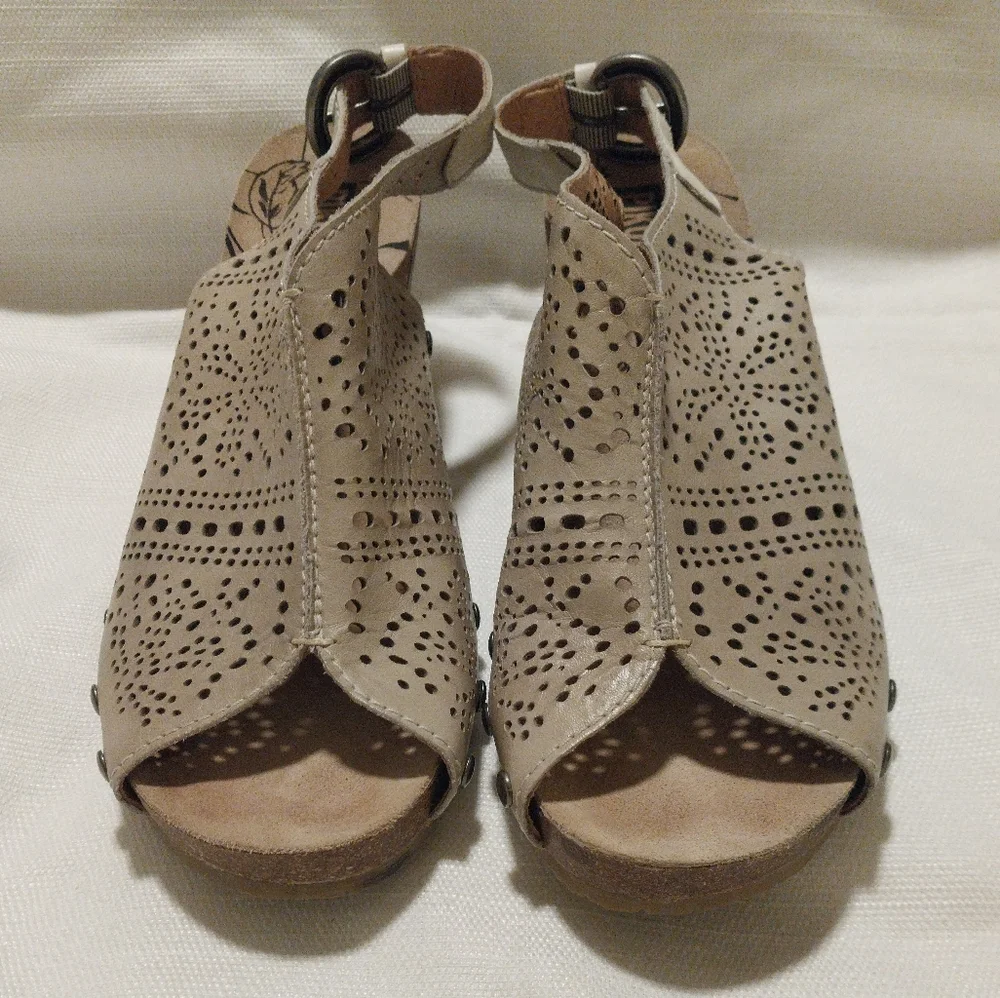 Pikolinos Banissa Tan and Cream Perforated Wedge Sling-Back Sandal